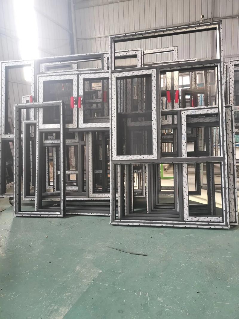 實景探訪 門窗加工制作現(xiàn)場，揭秘高品質(zhì)家居細(xì)節(jié)